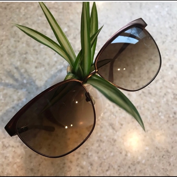 Juicy Couture Sunglasses, Case & Cloth - Picture 2 of 5